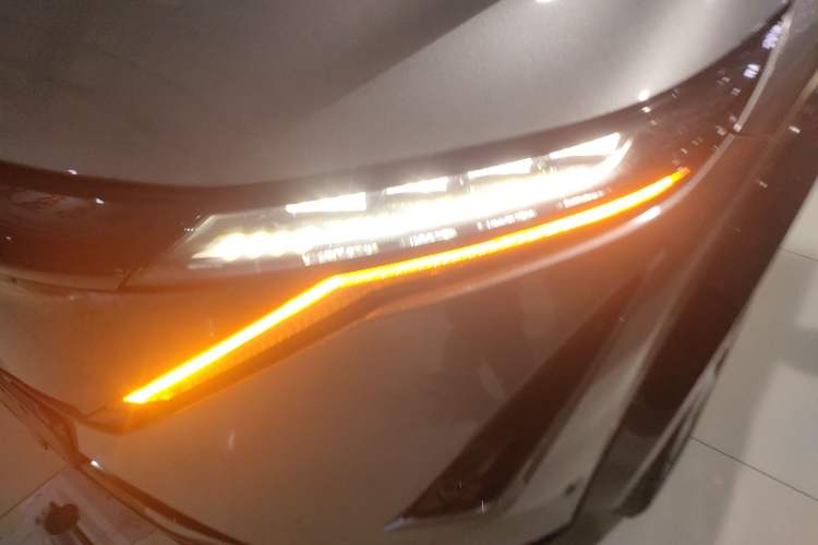 Used Nissan ARIYA 2022 Four-Wheel-Drive High-Performance Top-Tier Model Left Front Headlight