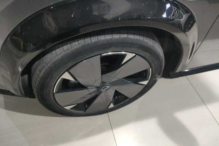 Used Nissan ARIYA 2022 Four-Wheel-Drive High-Performance Top-Tier Model Left Front Wheel Hub