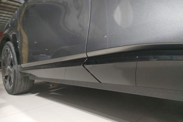 Used Nissan ARIYA 2022 Four-Wheel-Drive High-Performance Top-Tier Model Left Side Sill