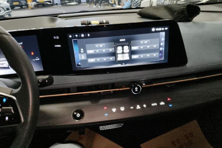 Used Nissan ARIYA 2022 Four-Wheel-Drive High-Performance Top-Tier Model Audio And AC Panel