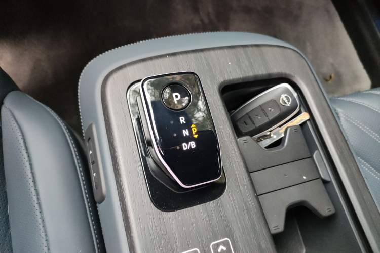 Used Nissan ARIYA 2022 Four-Wheel-Drive High-Performance Top-Tier Model Gear Lever