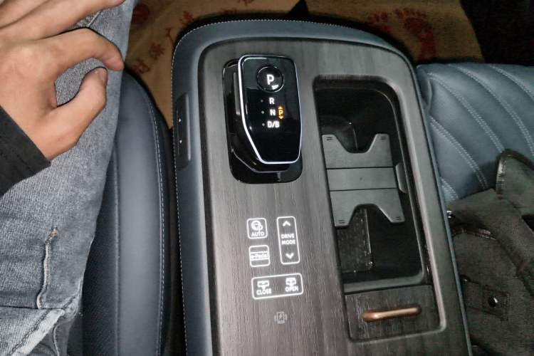 Used Nissan ARIYA 2022 Four-Wheel-Drive High-Performance Top-Tier Model Gear Lever