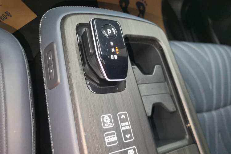 Used Nissan ARIYA 2022 Four-Wheel-Drive High-Performance Top-Tier Model Gear Lever