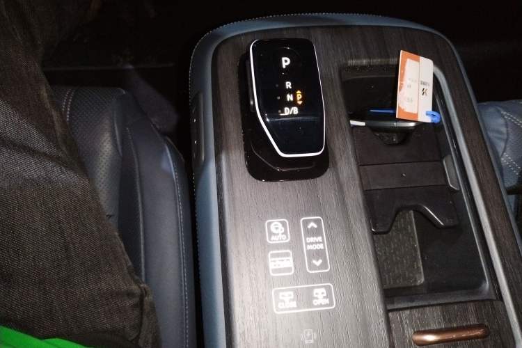 Used Nissan ARIYA 2022 Four-Wheel-Drive High-Performance Top-Tier Model Gear Lever