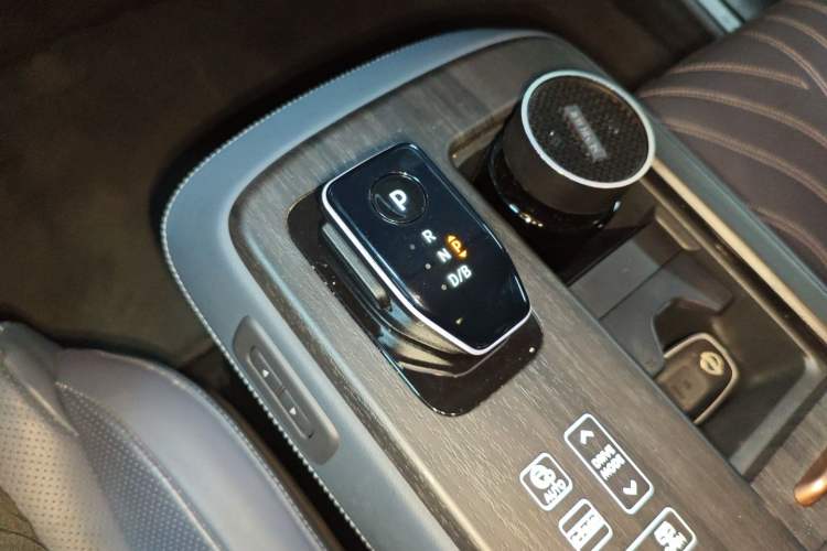 Used Nissan ARIYA 2022 Four-Wheel-Drive High-Performance Top-Tier Model Gear Lever