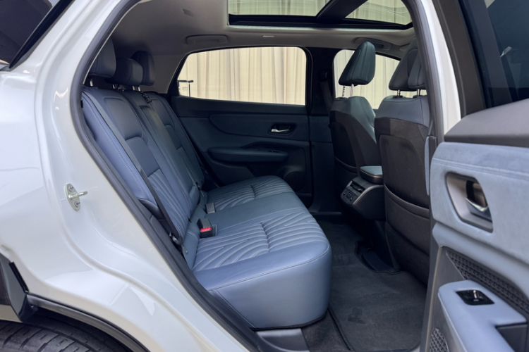 Used Nissan ARIYA 2022 Four-Wheel-Drive High-Performance Top-Tier Model Interior 1