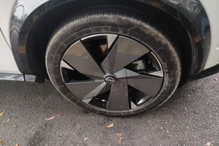 Used Nissan ARIYA 2022 Four-Wheel-Drive High-Performance Top-Tier Model Right Front Wheel Hub