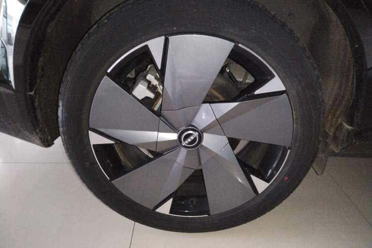 Used Nissan ARIYA 2022 Four-Wheel-Drive High-Performance Top-Tier Model Right Rear Wheel Hub