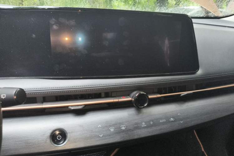 Used Nissan ARIYA 2022 Two-Wheel Drive Long Range Top-Tier Version Audio And AC Panel