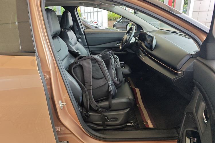 Used Nissan ARIYA 2022 Two-Wheel Drive Long Range Top-Tier Version Right Front Seat