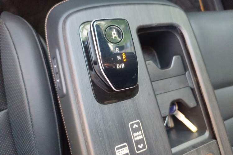 Used Nissan ARIYA 2023 600 Plus Gear Lever