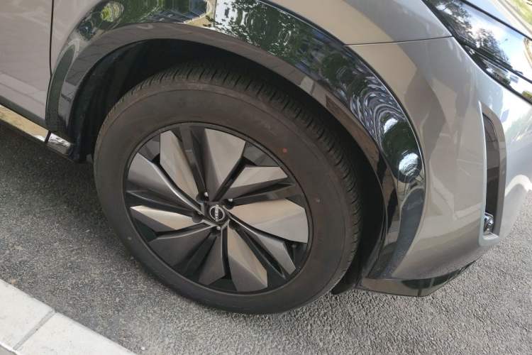 Used Nissan ARIYA 2023 600 Plus Right Front Wheel Hub