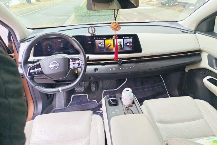Used Nissan ARIYA 2023 500 Center Console