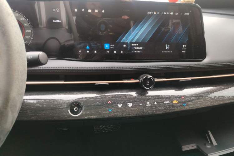 Used Nissan ARIYA 2023 500 Audio And AC Panel
