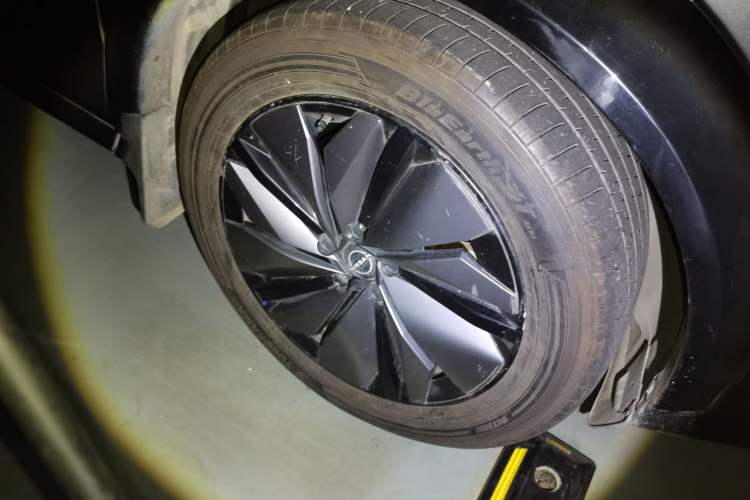 Used Nissan ARIYA 2023 600 Right Front Wheel Hub