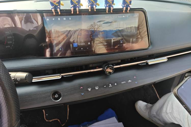 Used Nissan ARIYA 2023 600 Audio And AC Panel