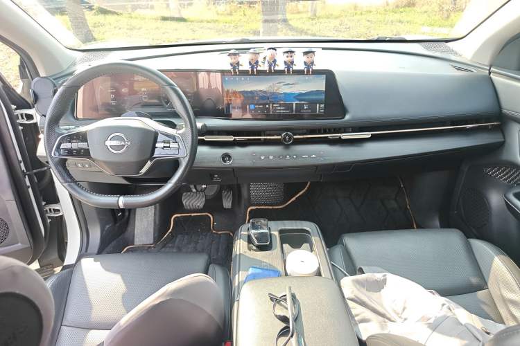Used Nissan ARIYA 2023 600 Center Console