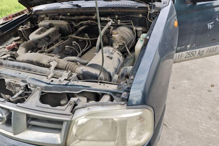 Used Nissan D22 2011 2.4L Gasoline Two-Wheel Drive Standard Version Engine Bay Left