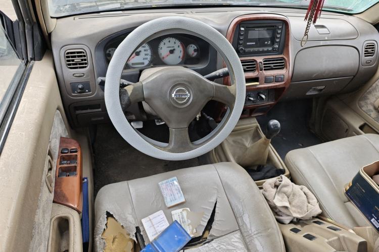 Used Nissan D22 2011 2.4L Gasoline Two-Wheel Drive Standard Version Steering Wheel