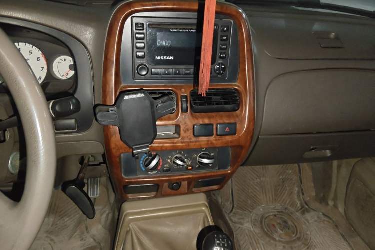 Used Nissan D22 2011 2.4L Gasoline Two-Wheel Drive Standard Version Audio And AC Panel