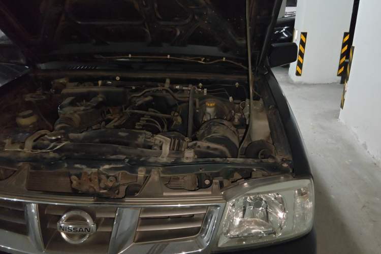 Used Nissan D22 2011 2.4L Gasoline Two-Wheel Drive Standard Version Engine Bay Left