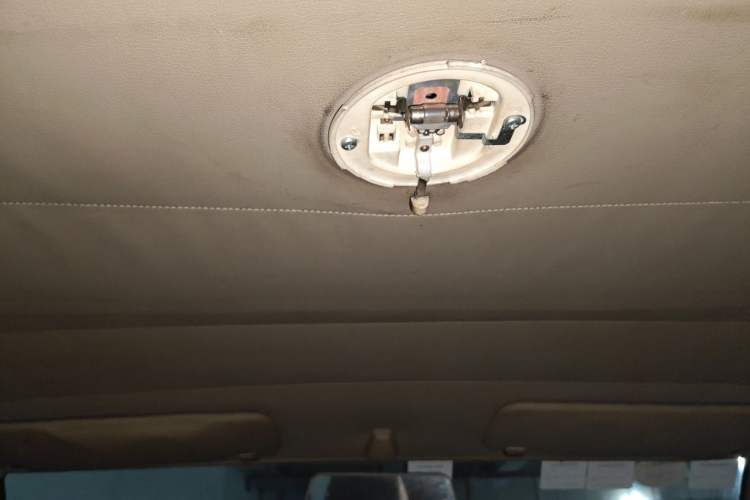 Used Nissan D22 2011 2.4L Gasoline Two-Wheel Drive Standard Version Headliner