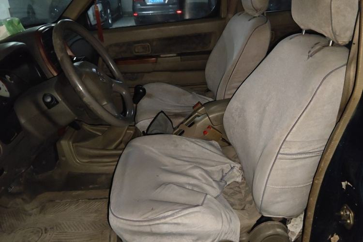 Used Nissan D22 2011 2.4L Gasoline Two-Wheel Drive Standard Version Left Front Seat