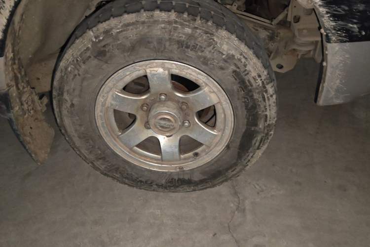 Used Nissan D22 2011 2.4L Gasoline Two-Wheel Drive Standard Version Right Front Wheel Hub