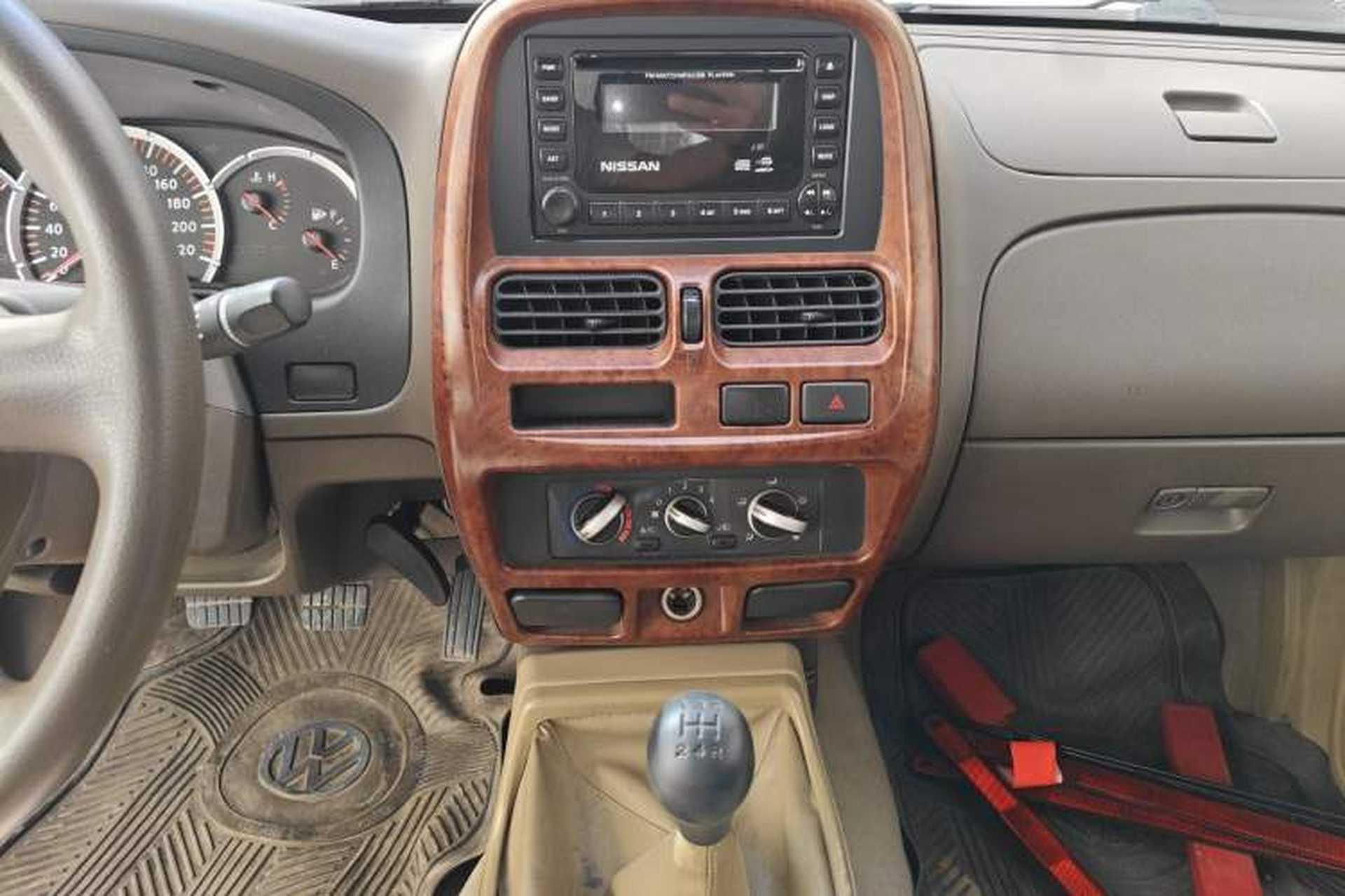 Used Nissan D22 2013 2.4L Gasoline Two-Wheel-Drive Premium Model Audio And AC Panel