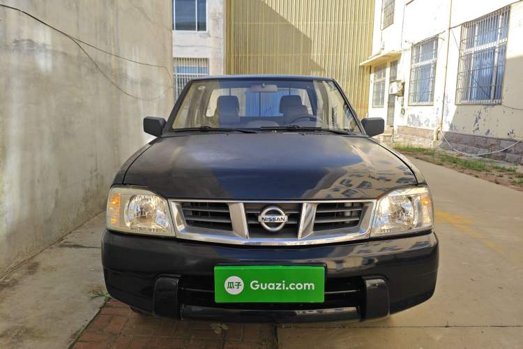 Used Nissan D22 2013 2.4L Gasoline Two-Wheel-Drive Premium Model Front