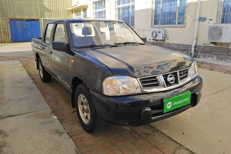 Used Nissan D22 2013 2.4L Gasoline Two-Wheel-Drive Premium Model Front Right 45 Deg