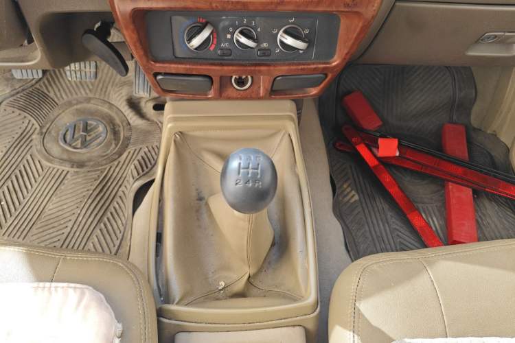 Used Nissan D22 2013 2.4L Gasoline Two-Wheel-Drive Premium Model Gear Lever