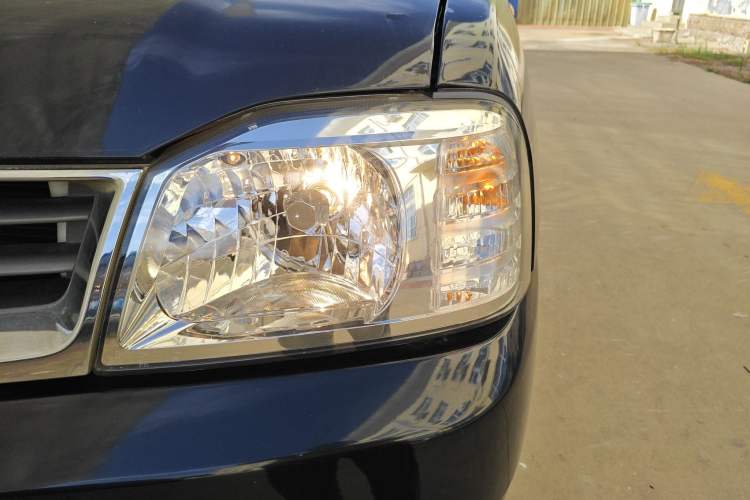 Used Nissan D22 2013 2.4L Gasoline Two-Wheel-Drive Premium Model Left Front Headlight