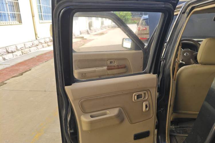 Used Nissan D22 2013 2.4L Gasoline Two-Wheel-Drive Premium Model Left Rear Door Interior
