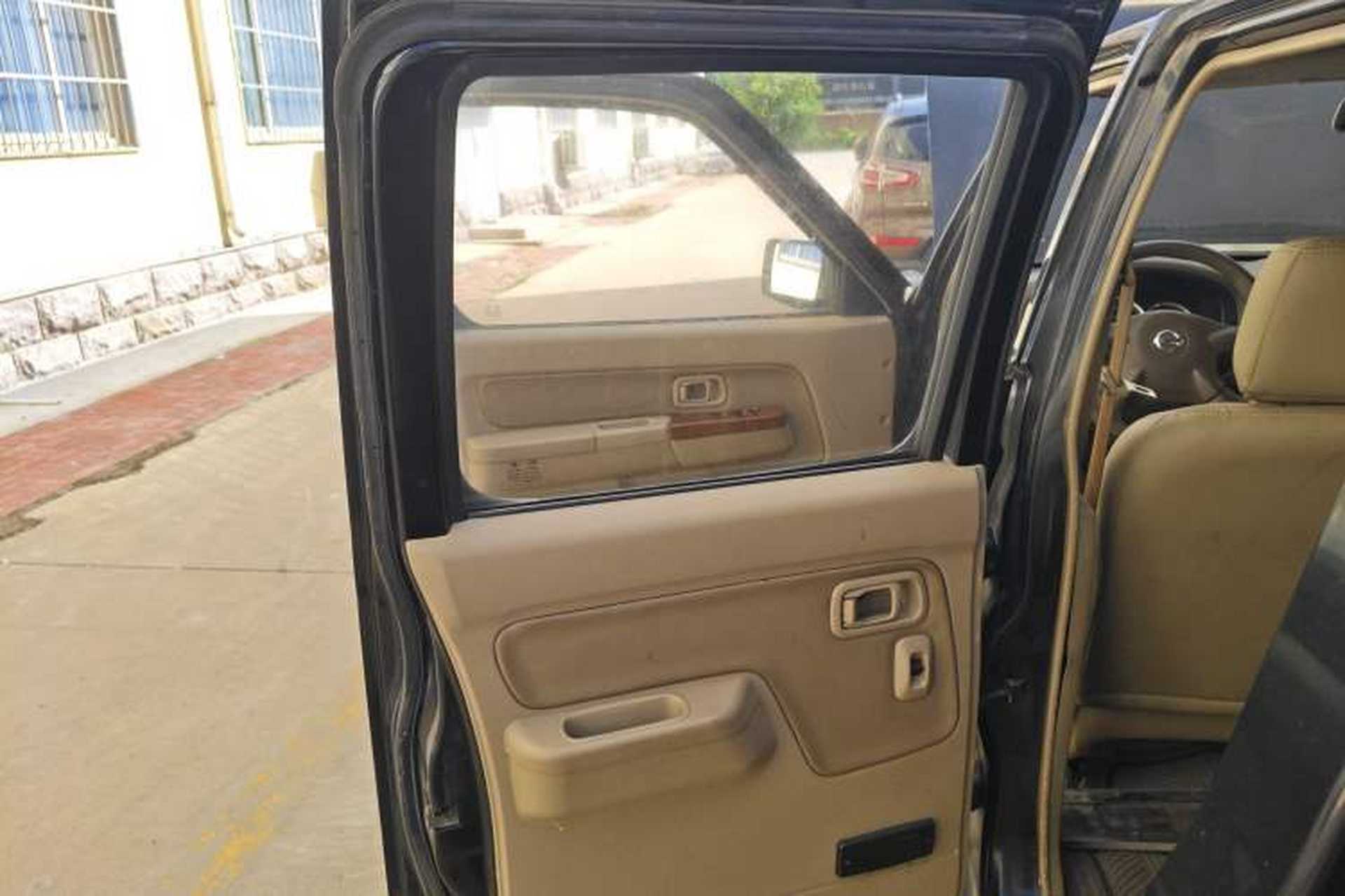 Used Nissan D22 2013 2.4L Gasoline Two-Wheel-Drive Premium Model Left Rear Door Interior