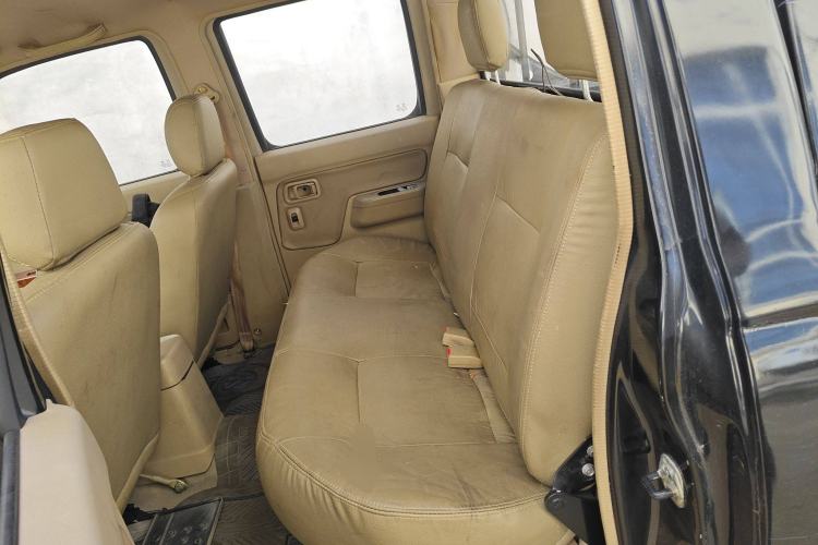 Used Nissan D22 2013 2.4L Gasoline Two-Wheel-Drive Premium Model Left Rear Seat
