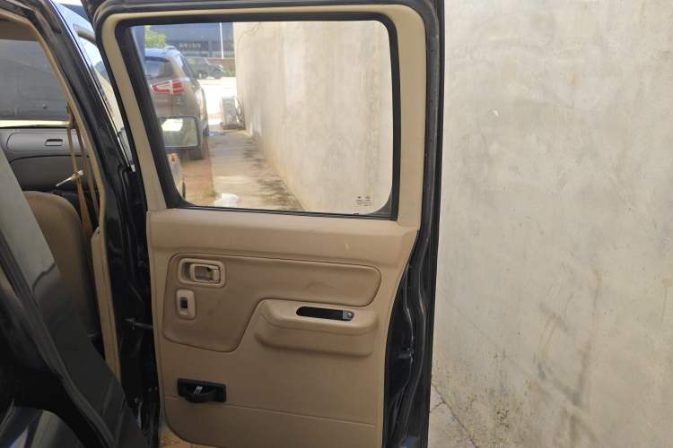 Used Nissan D22 2013 2.4L Gasoline Two-Wheel-Drive Premium Model Right Rear Door Interior
