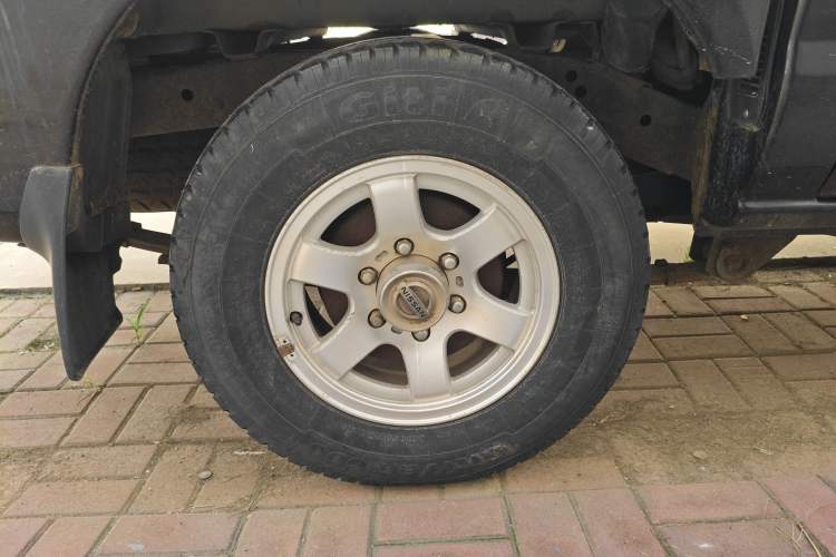 Used Nissan D22 2013 2.4L Gasoline Two-Wheel-Drive Premium Model Right Rear Wheel Hub