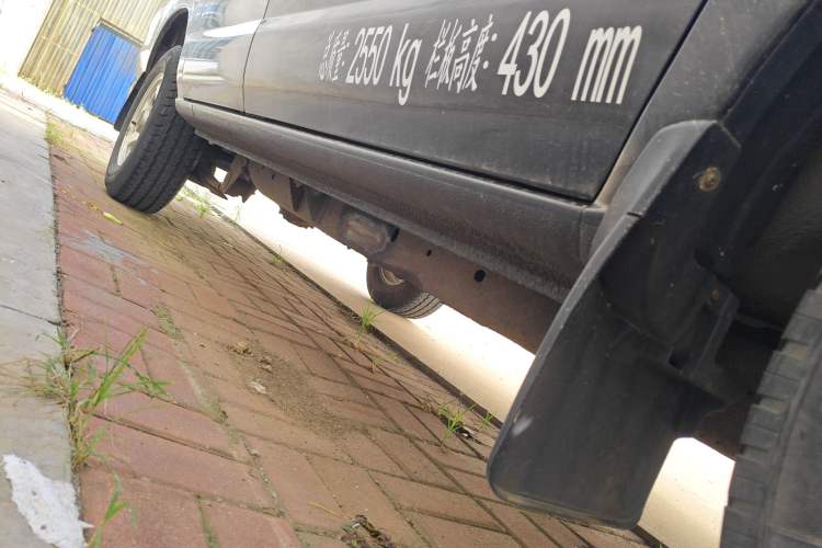 Used Nissan D22 2013 2.4L Gasoline Two-Wheel-Drive Premium Model Right Side Sill