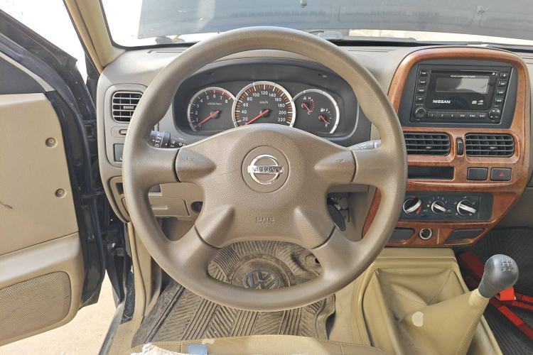 Used Nissan D22 2013 2.4L Gasoline Two-Wheel-Drive Premium Model Steering Wheel