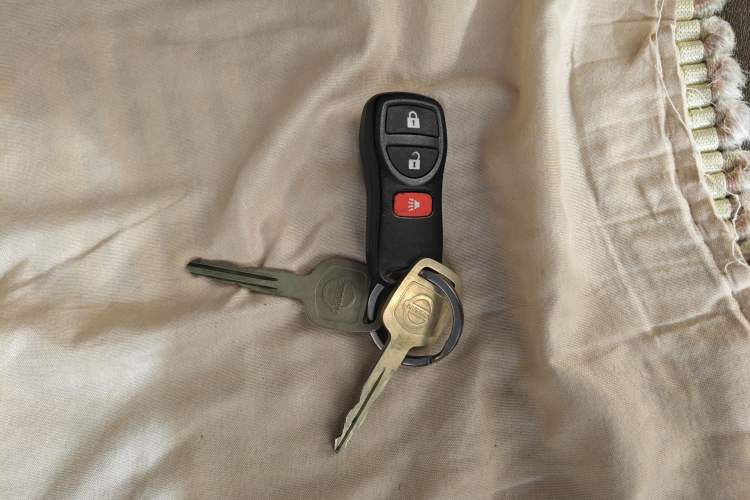 Used Nissan D22 2013 2.4L Gasoline Two-Wheel-Drive Premium Model Vehicle Key