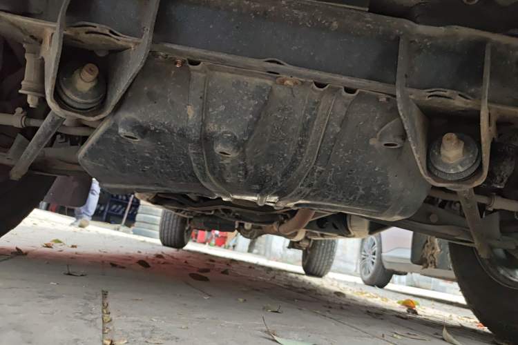 Used Nissan D22 2013 2.4L Gasoline Two-Wheel-Drive Standard Model Chassis Front
