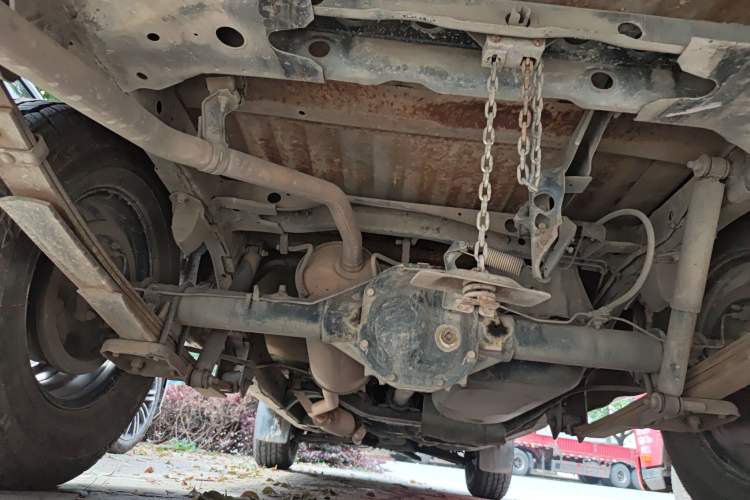 Used Nissan D22 2013 2.4L Gasoline Two-Wheel-Drive Standard Model Chassis Rear