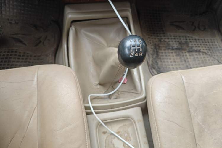 Used Nissan D22 2013 2.4L Gasoline Two-Wheel-Drive Standard Model Gear Lever