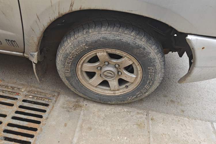 Used Nissan D22 2013 2.4L Gasoline Two-Wheel-Drive Standard Model Right Front Wheel Hub