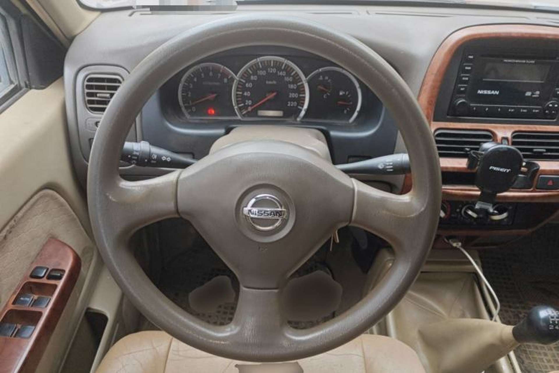Used Nissan D22 2013 2.4L Gasoline Two-Wheel-Drive Standard Model Steering Wheel