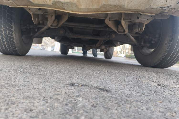 Used Nissan D22 2013 2.4L Gasoline Two-Wheel-Drive Standard Model Chassis Front