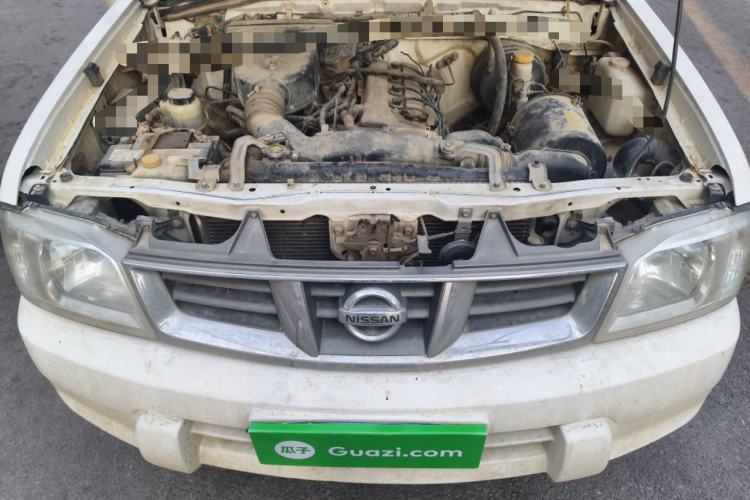 Used Nissan D22 2013 2.4L Gasoline Two-Wheel-Drive Standard Model Engine Bay