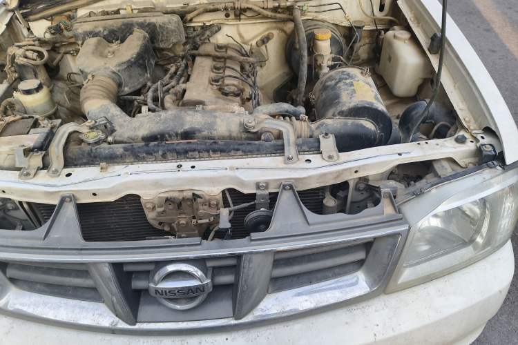 Used Nissan D22 2013 2.4L Gasoline Two-Wheel-Drive Standard Model Engine Bay Left