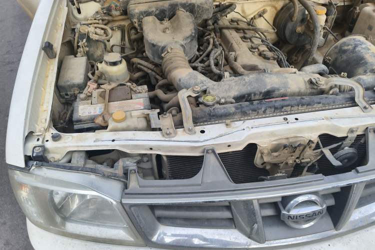 Used Nissan D22 2013 2.4L Gasoline Two-Wheel-Drive Standard Model Engine Bay Right
